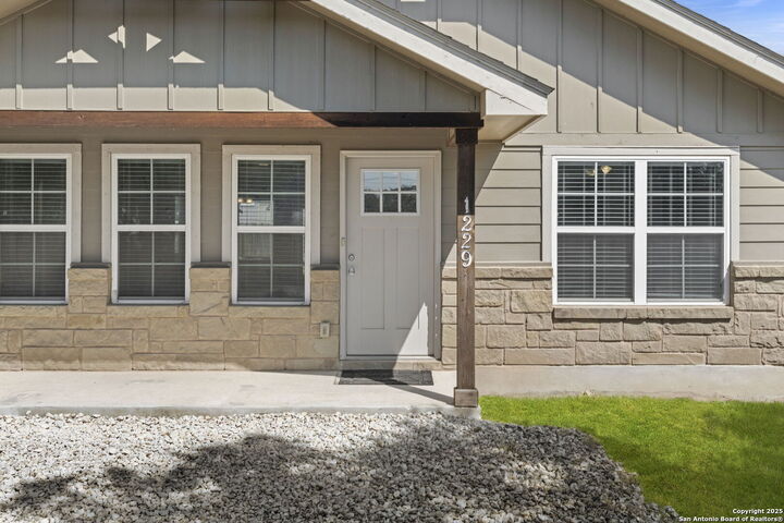 Property Photo: 1229 Bob White TX 78070