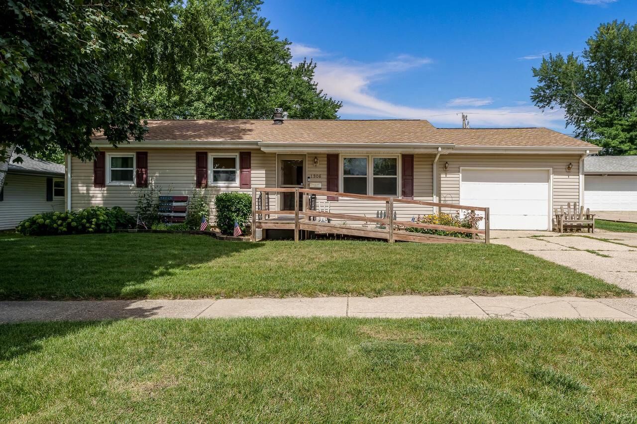 Property Photo:  1906 Kensington Street  WI 53545 