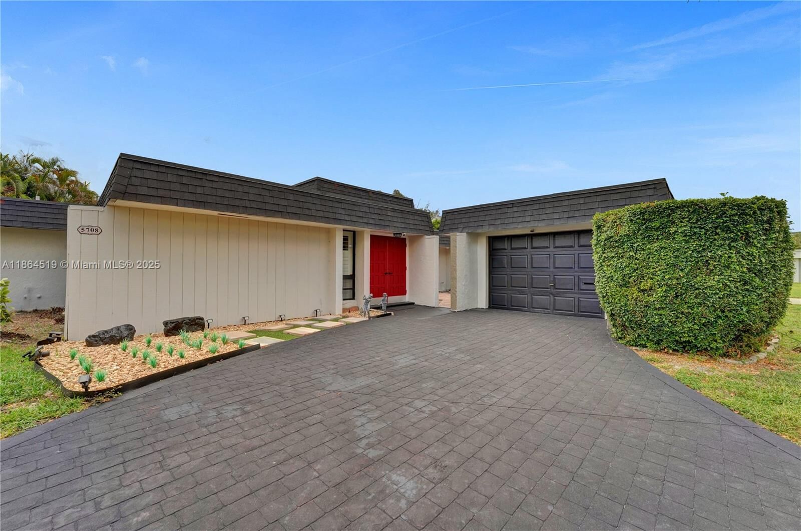 Property Photo:  5708 Mulberry Dr 5708  FL 33319 