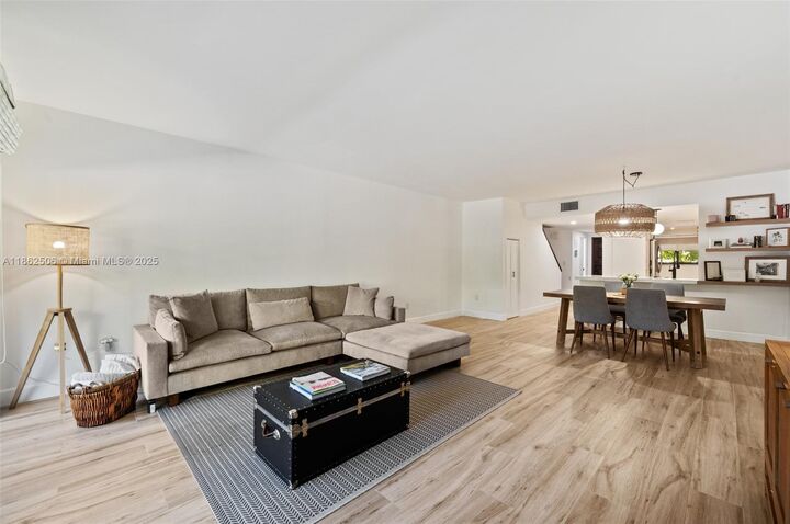 Property Photo: 2600 Cardena St 11 FL 33134
