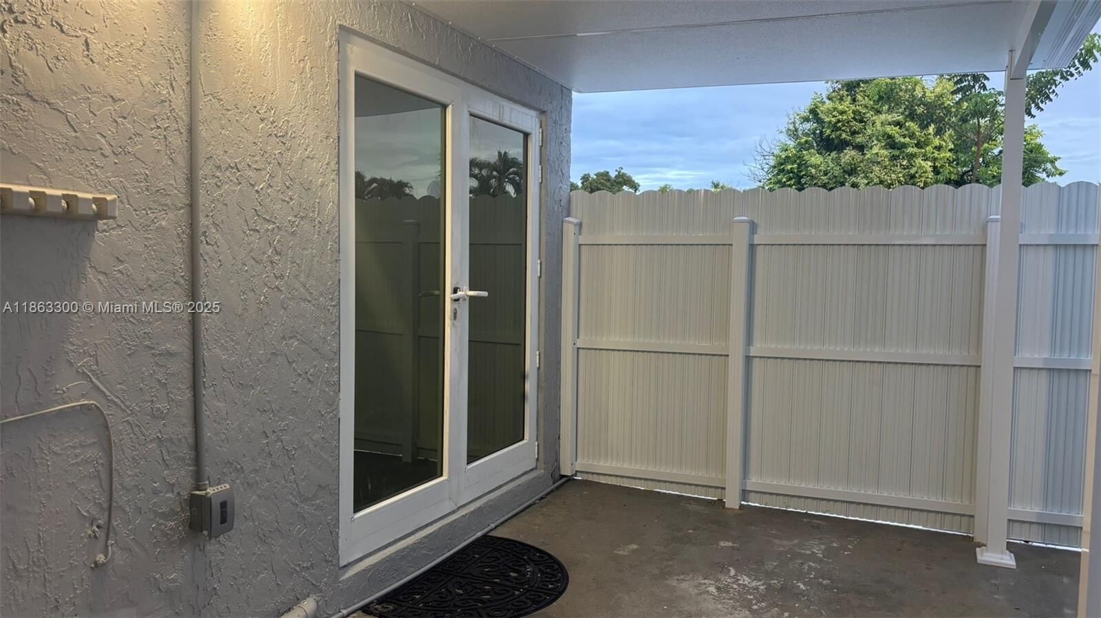 Property Photo: 14392 SW 95th Ter A FL 33186
