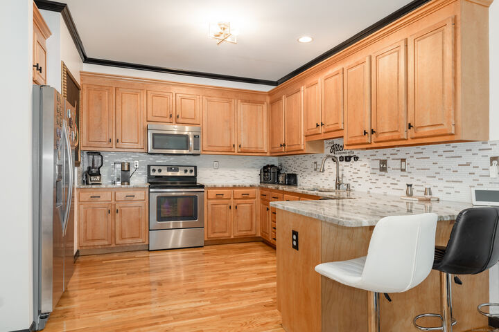 Property Photo: 370 Emmett Street 6-9 CT 06010