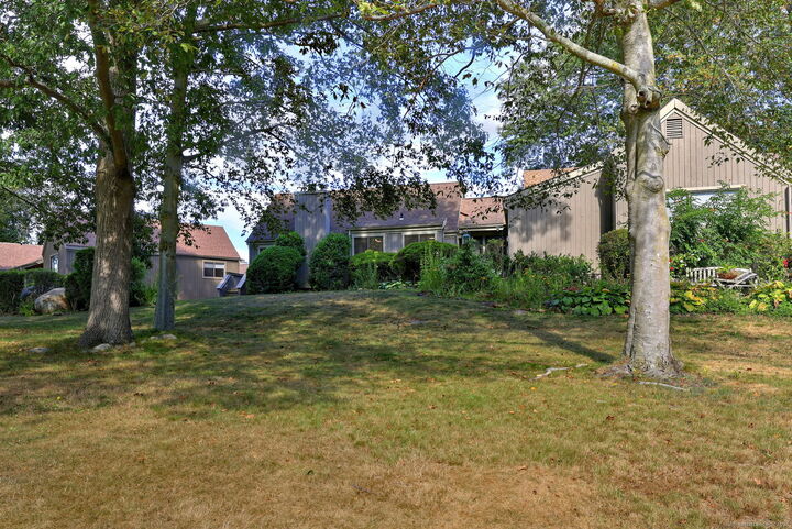 Property Photo:  193 Bayfield Lane B  CT 06614 