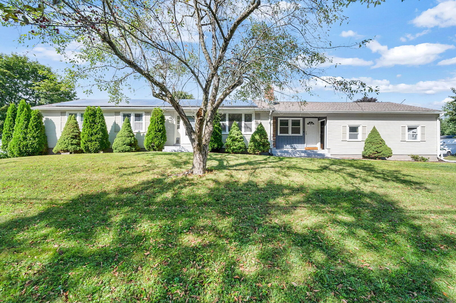 Property Photo: 1 Deerfield Circle CT 06082