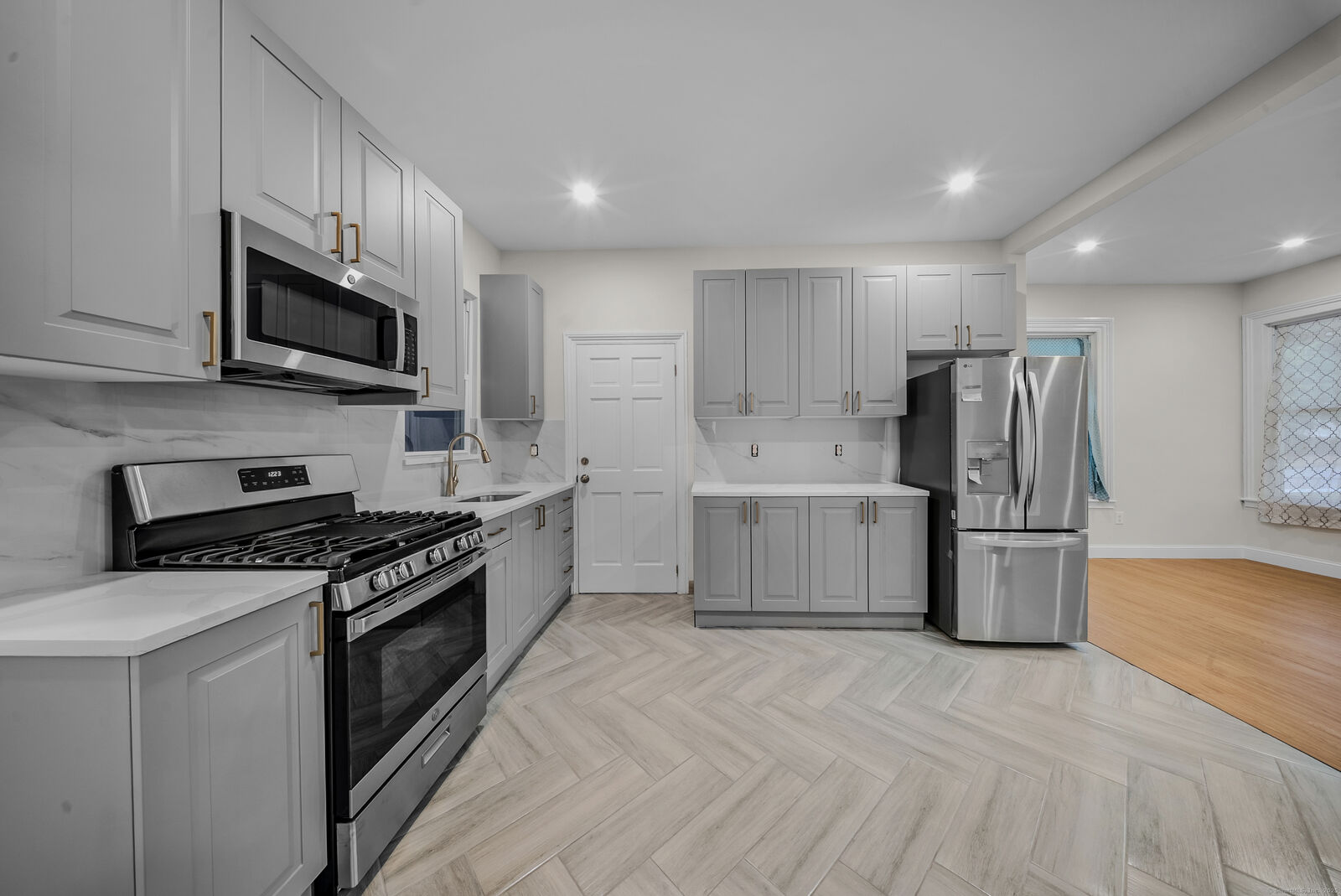 Property Photo:  180 Benham Avenue  CT 06605 