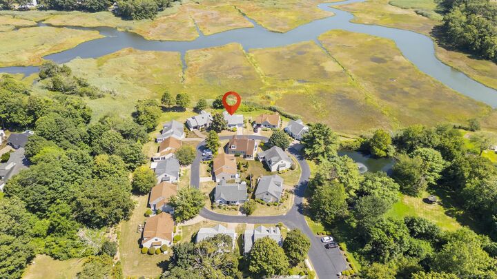 Property Photo:  9 Silverbrook Lane 9  CT 06413 