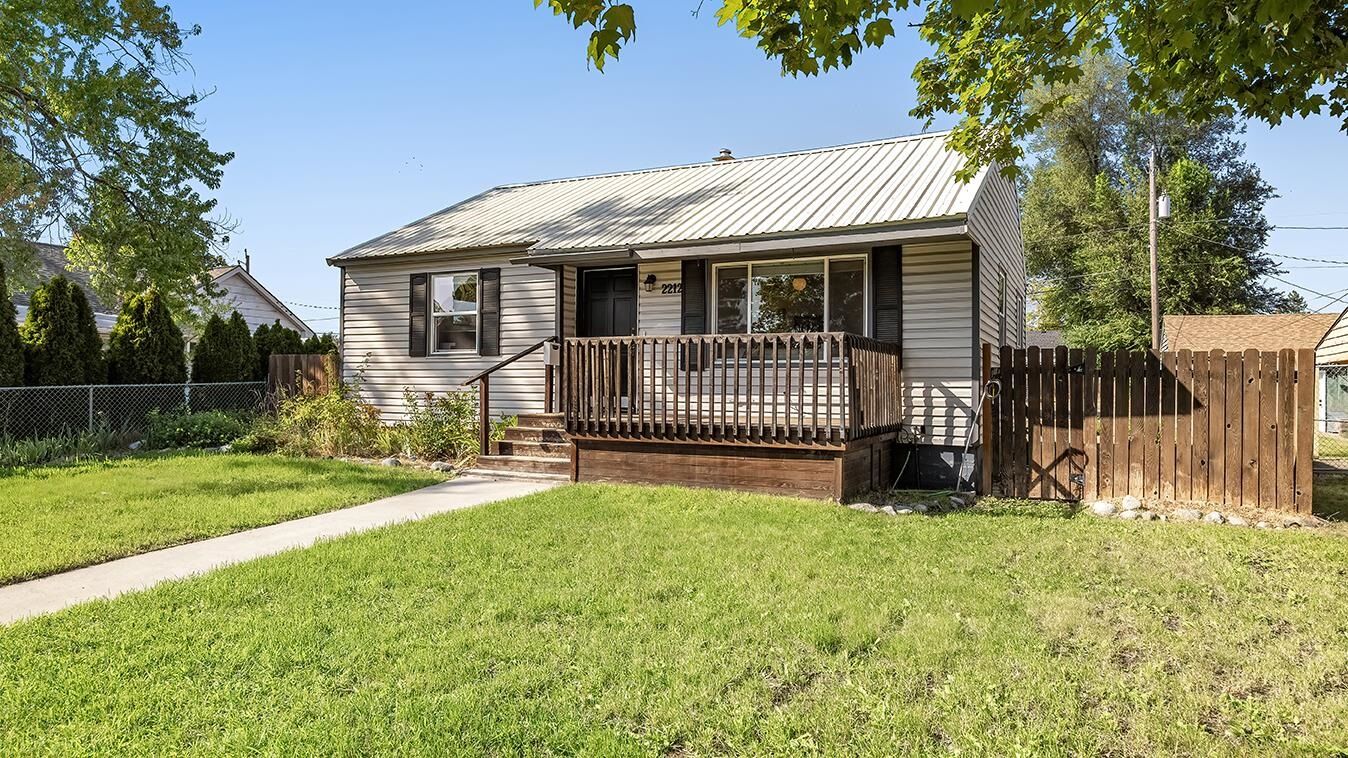Property Photo: 2212 W Crown Ave WA 99205