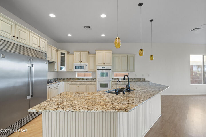 Property Photo: 12736 N Gentle Rain Drive AZ 85658