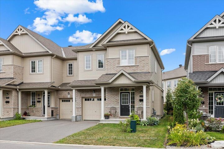 Property Photo: 545 Tulip Tree Way ON K1W 0L8