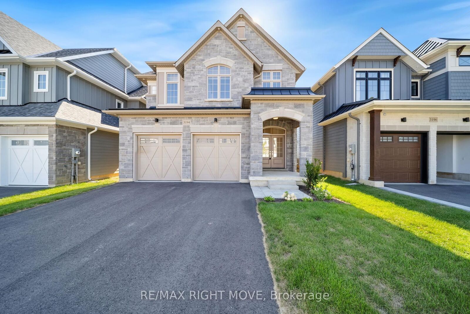 Property Photo: 3194 Orion Boulevard ON L3V 8M6
