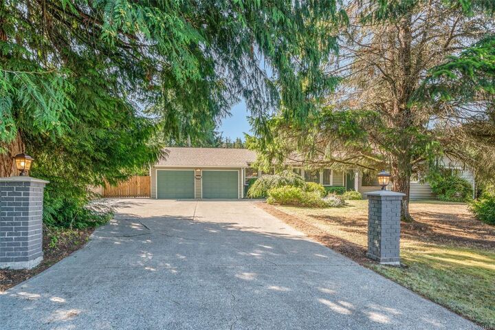 Property Photo: 7955 Northwind Dr BC V0R 2H0