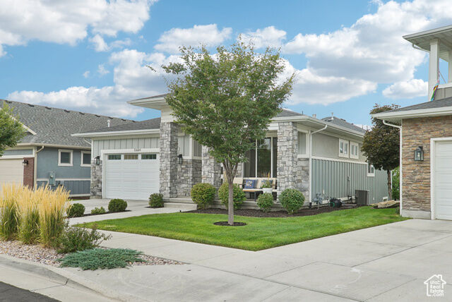 Property Photo: 10684 S Ridge Way E 19 UT 84092