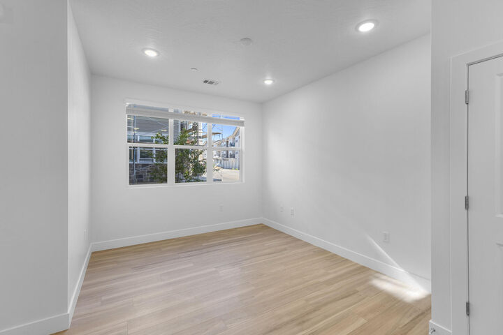 Property Photo:  6051 Silver Birch Ln 7-101  UT 84790 