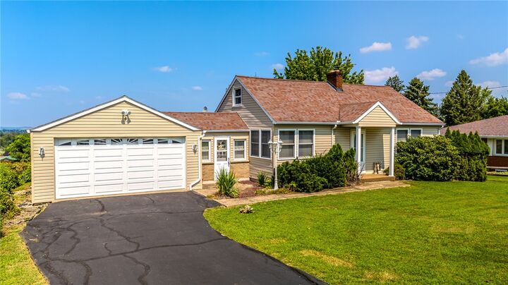 Property Photo: 1342 Armstrong Dr PA 15063