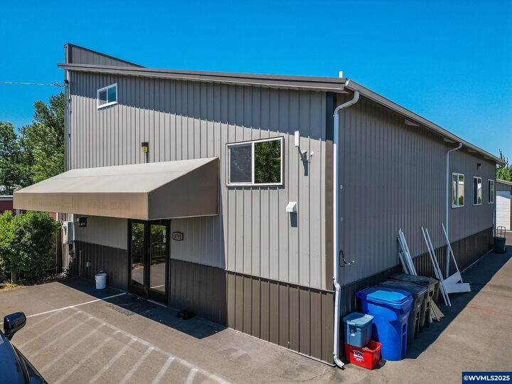 Property Photo: 3795 Blossom Dr NE OR 97305