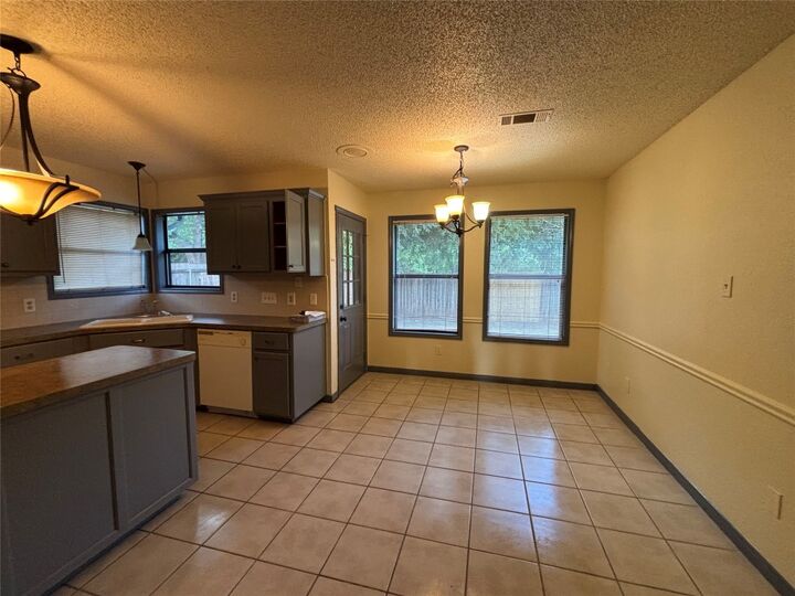 Property Photo: 2610 Willow Way TX 78664