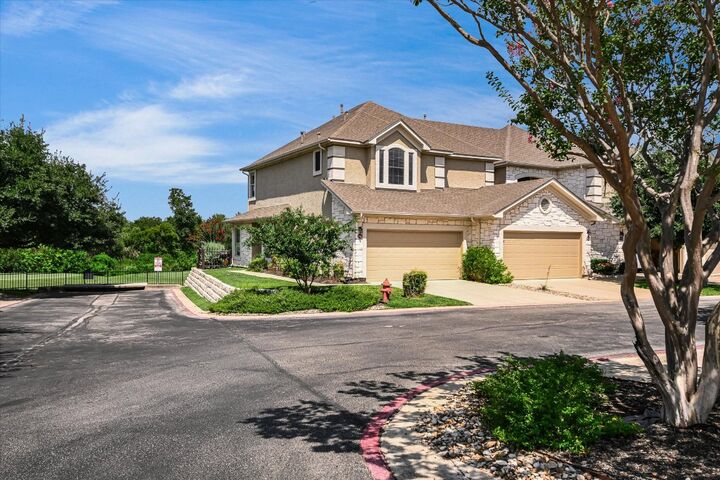 Property Photo: 3300 Forest Creek Drive 14 TX 78664