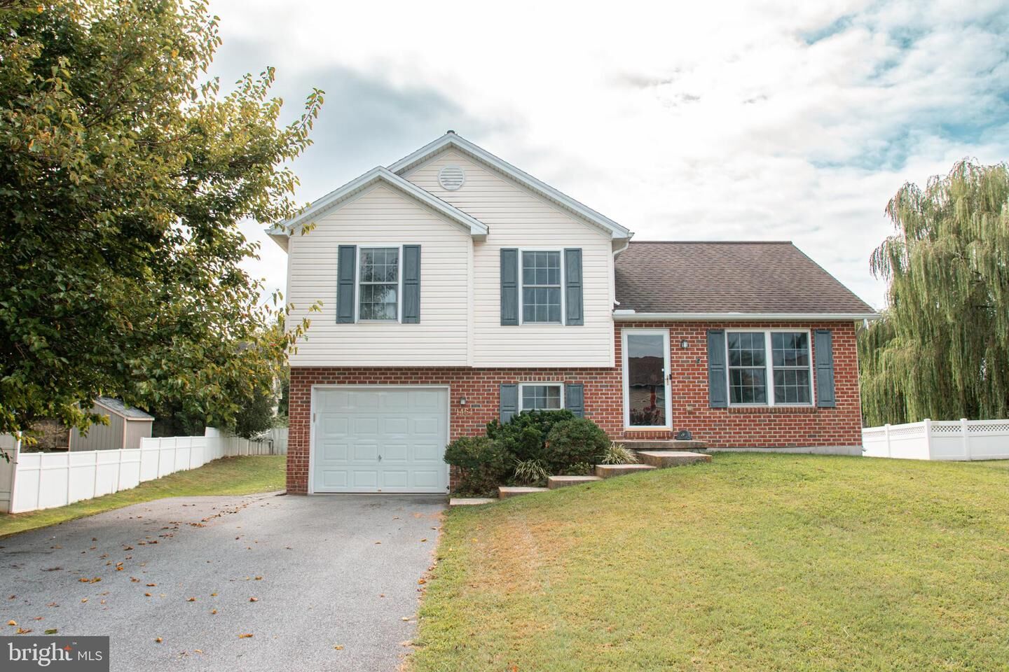 Property Photo: 1464 Mountain Shadow Terr 1 PA 17222