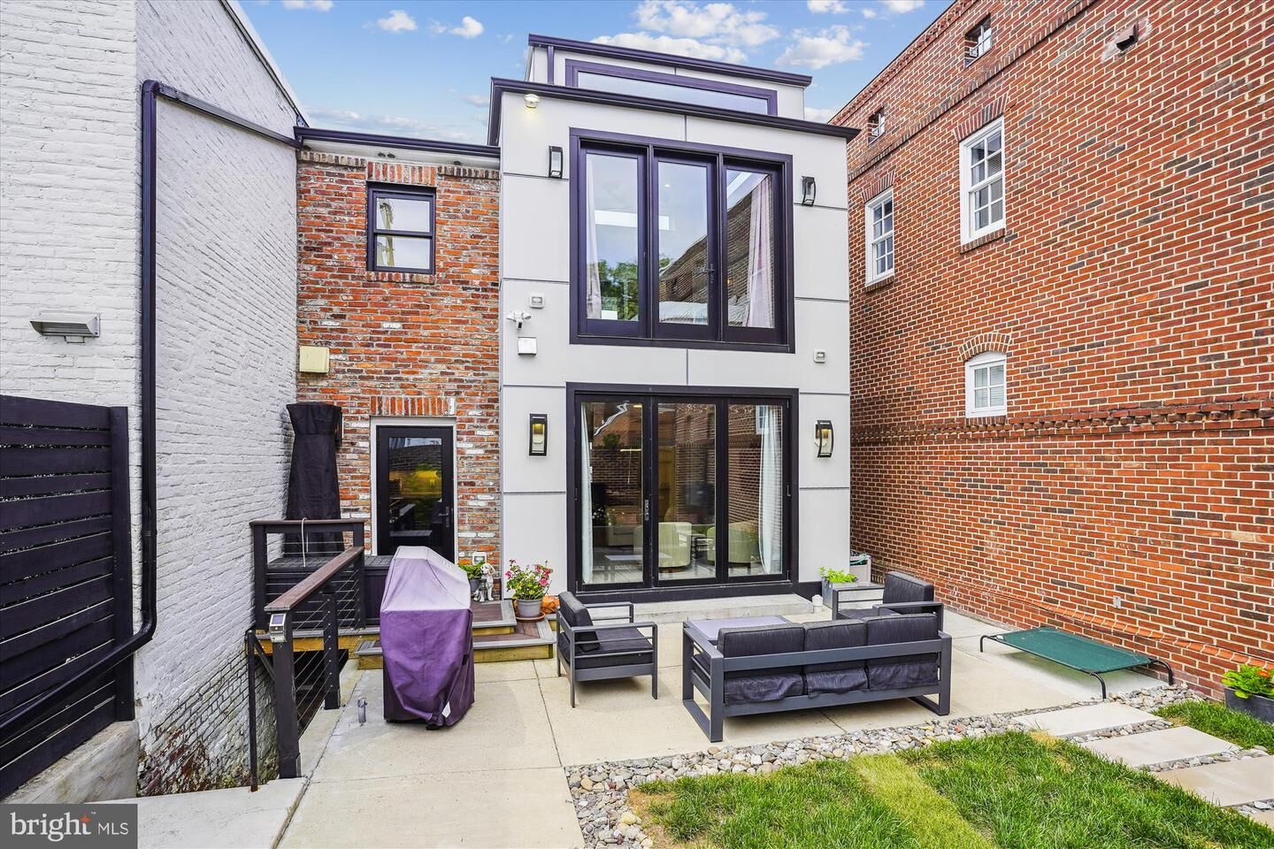 Property Photo: 1015 Duke Street VA 22314