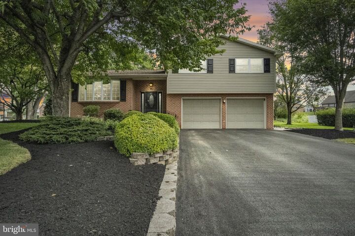 71 Obsidian Drive  Chambersburg PA 17202 photo