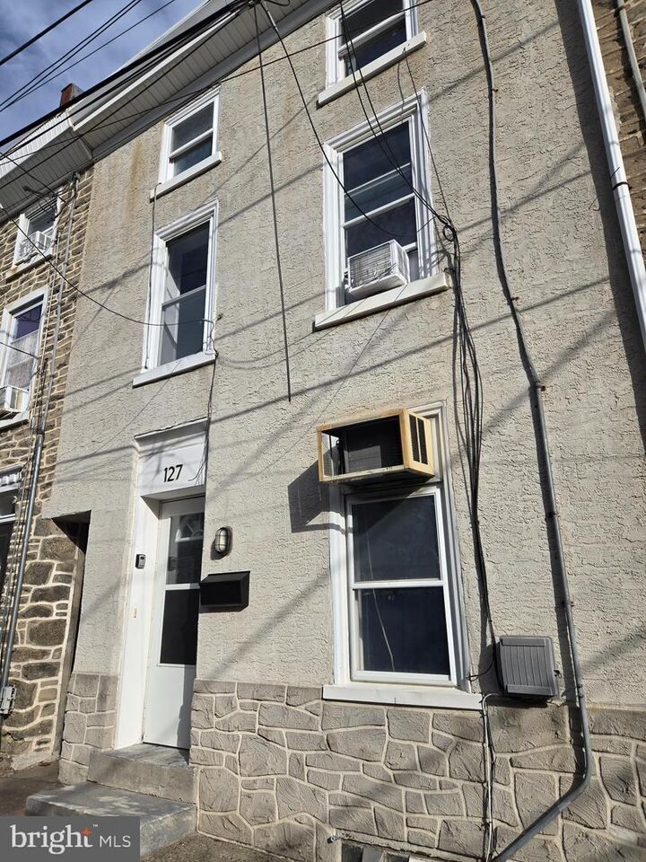 127 Krams Avenue  Philadelphia PA 19127 photo