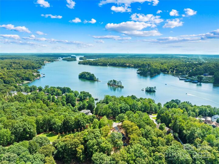 Property Photo: 243 S Harbor Watch Drive 22 NC 28677