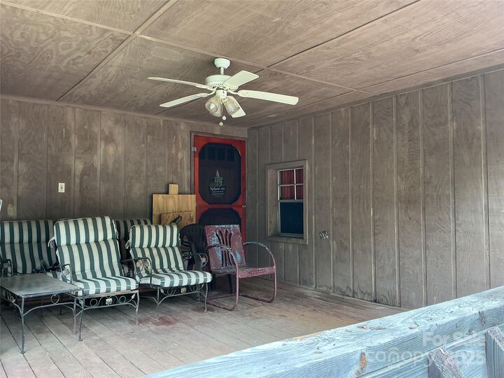 Property Photo: 32 W Skyland Circle NC 28804
