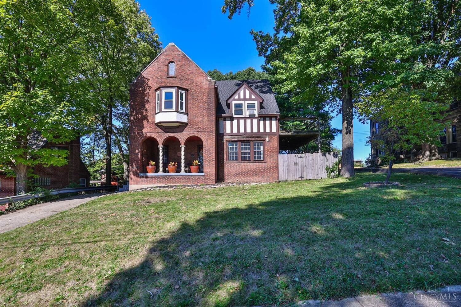 Property Photo:  2330 Sherwood Lane  OH 45212 