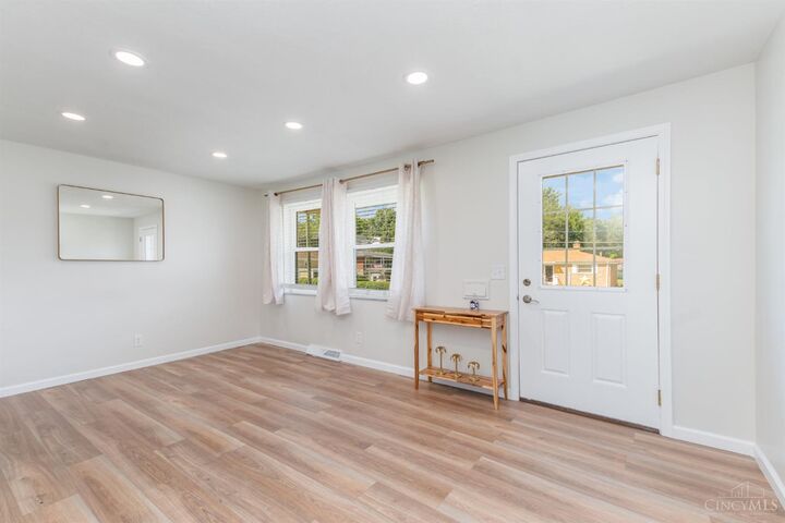 Property Photo: 4667 Shadylawn Terrace OH 45238