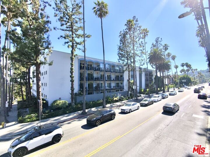 7560 Hollywood Blvd  Los Angeles CA 90046 photo