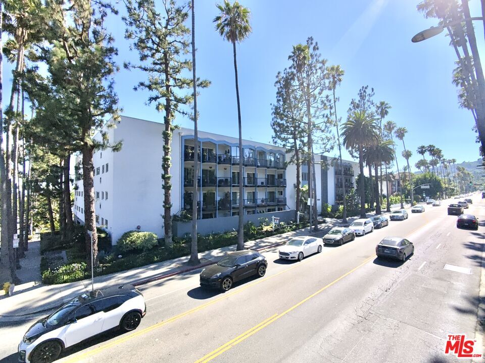 Property Photo: 7560 Hollywood Blvd CA 90046