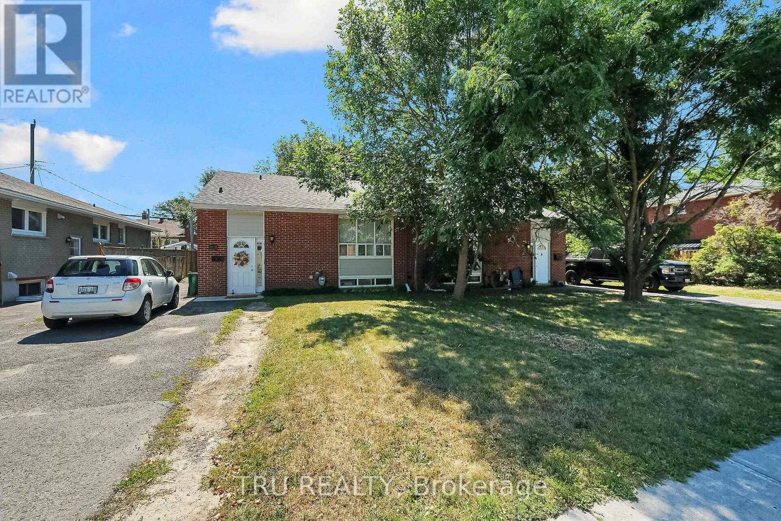 Property Photo:  2428-2430 Iris Street  ON K2C 1C6 