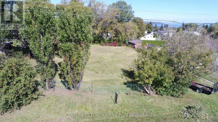 Property Photo:  141-142 Algonquin Drive  ON P0J 1K0 