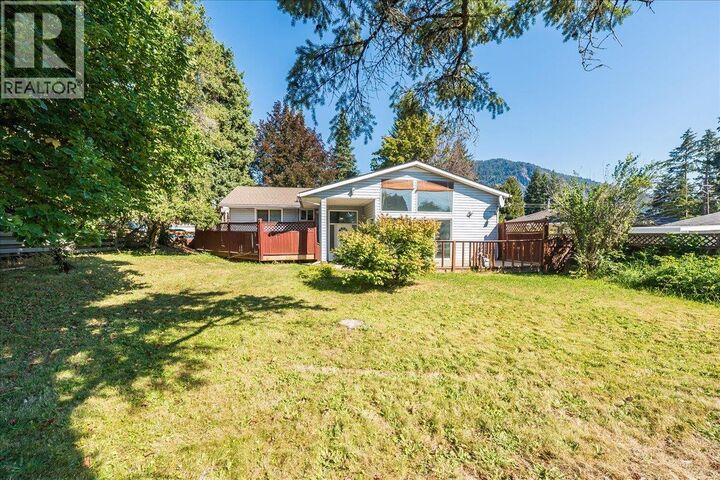 Photo de la propriété:  708 10th Street  BC V1N 2H8