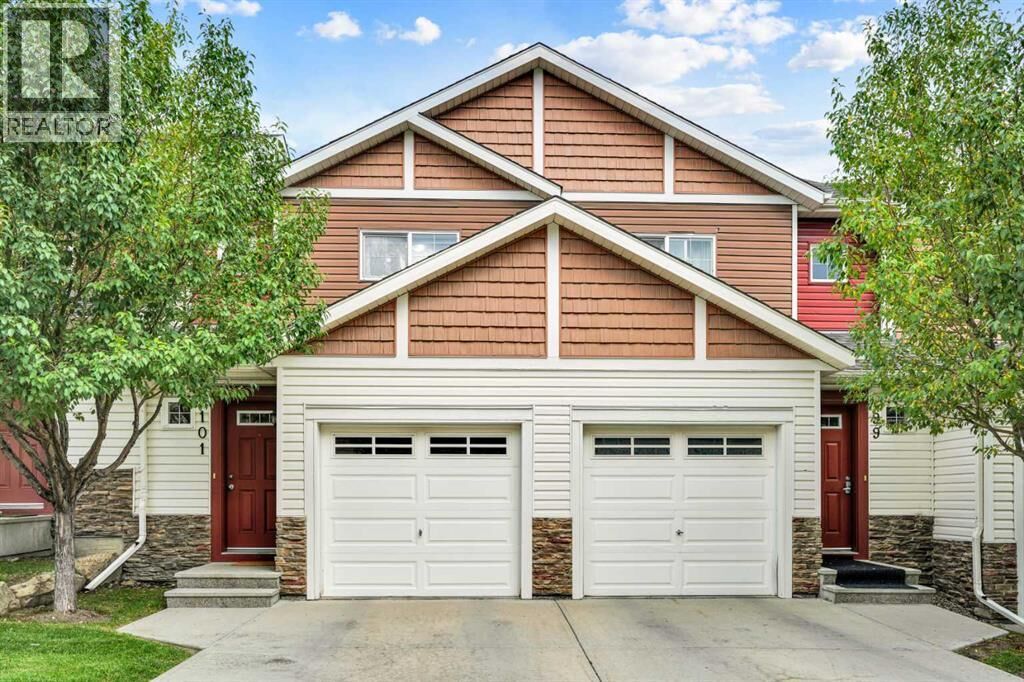 Property Photo: 101 Pantego Lane Northwest AB T3K 0T1