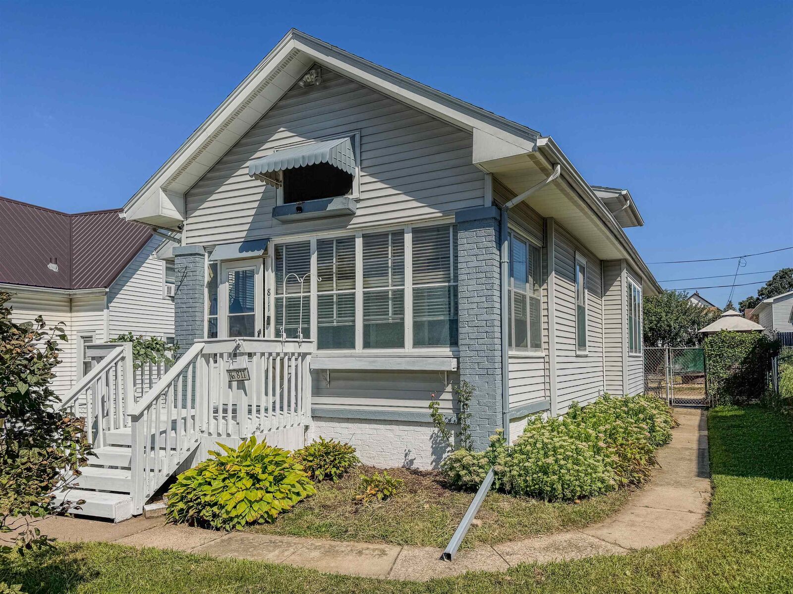 Property Photo: 811 Lawther Street IA 52001