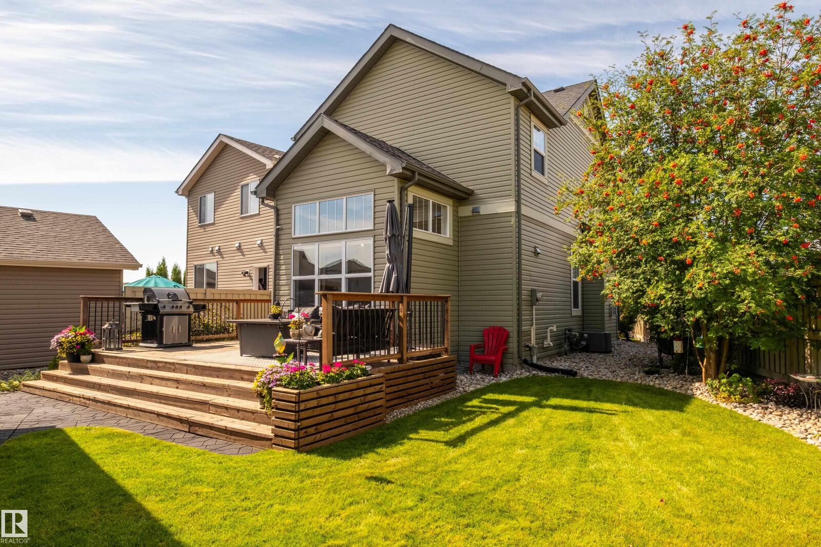 Property Photo: 3053 Arthurs Crescent SW AB T6W 2H8