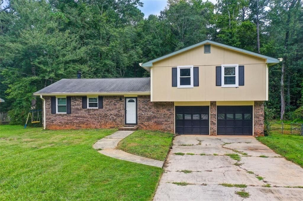 Property Photo: 2193 Kings Forest Drive SE GA 30013