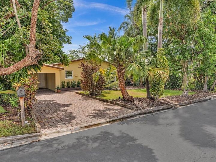 Property Photo:  1406 NE 16th Ter  FL 33304 