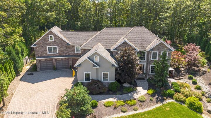 117 Wellington Drive  Roaring Brook Twp PA 18444 photo