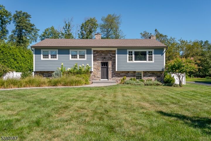 9 Hillcrest Blvd  Warren Twp. NJ 07059 photo