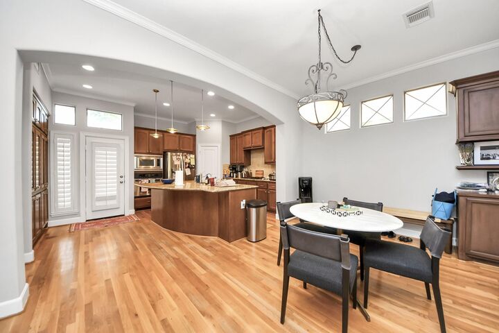Property Photo:  584 Bomar Street  TX 77006 