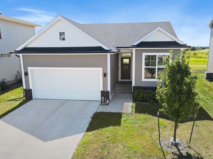 2965 Indigo Lane  Pella IA 50219 photo