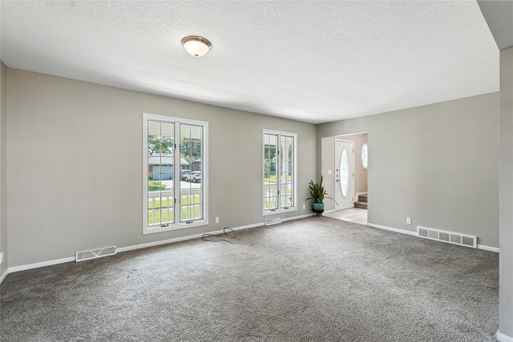 Property Photo: 302 NW Sharmin Drive IA 50023