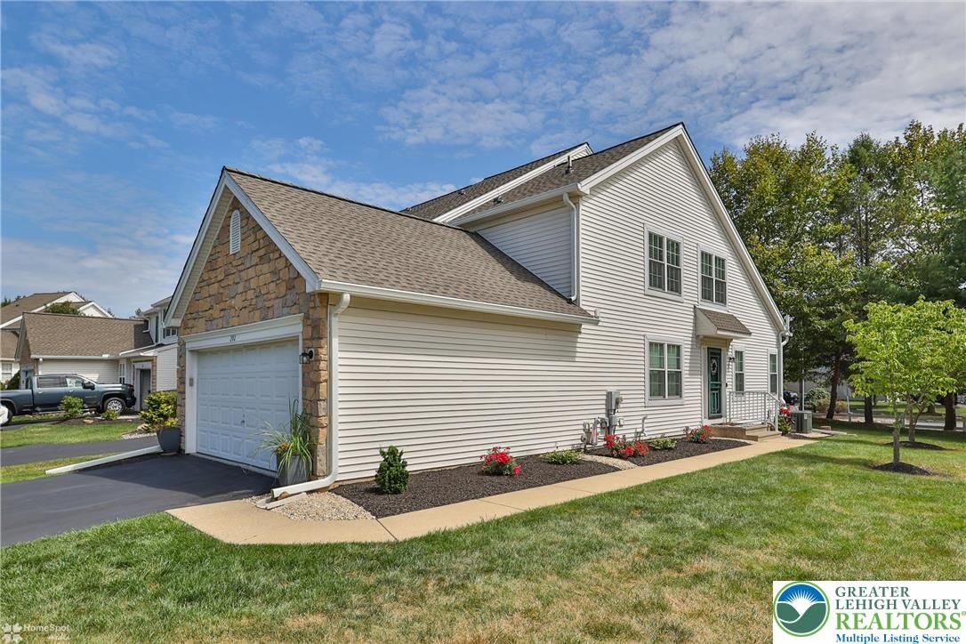 Property Photo:  202 Park Ridge Drive  PA 18040 