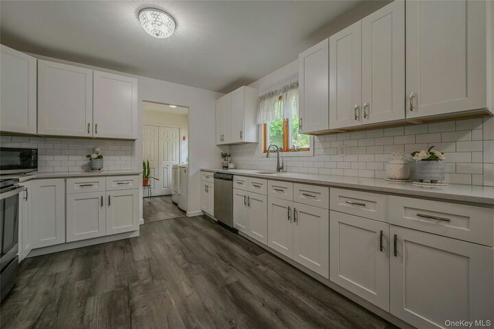Property Photo:  18 Long Meadow Place  NY 11720 