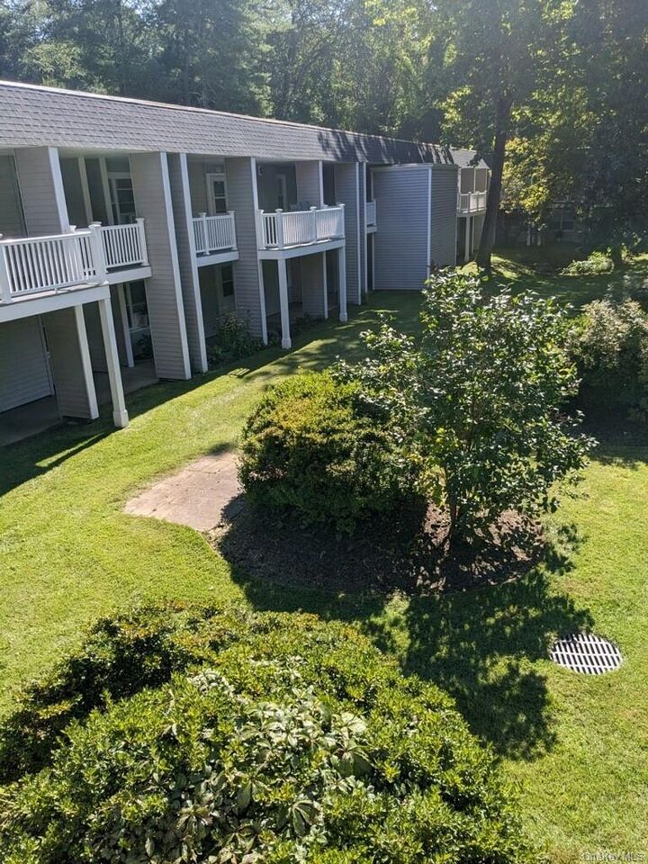 Property Photo: 10 Wild Oaks Road 202 NY 10526