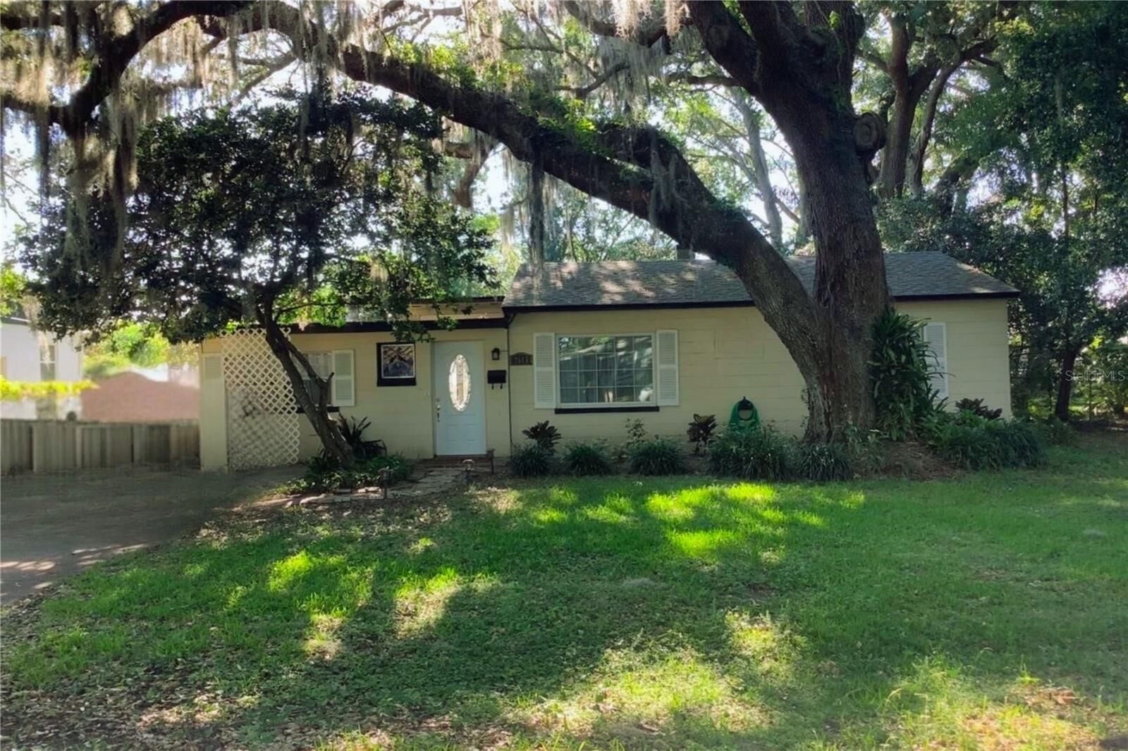 Property Photo:  