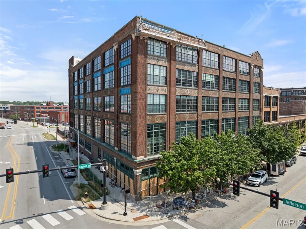 Property Photo: 2323 Locust Street 212 MO 63103