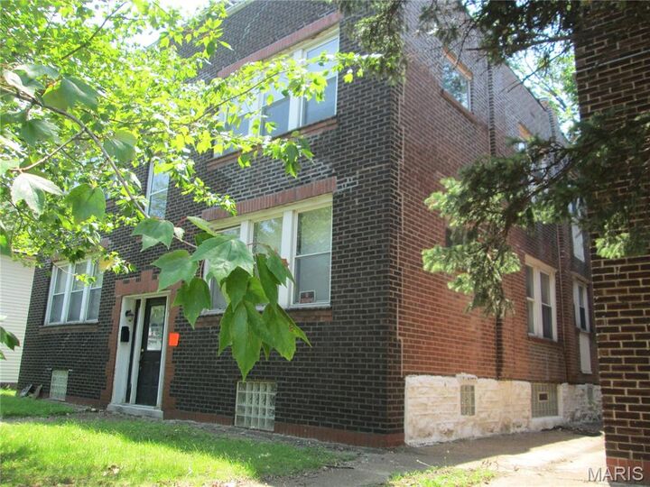 Property Photo: 4216 E Margaretta Avenue MO 63115